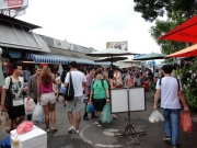 ウィークエンドマーケット散策