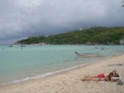 ホテルから近いチャロック湾にて朝食兼昼食タイム