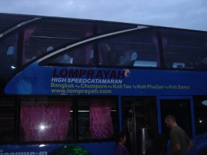 チュムポン駅からのバス